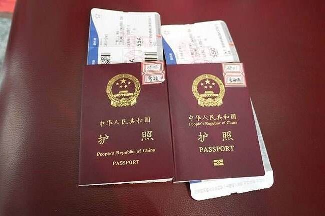 在菲律宾护照丢失可以通过中介补办吗？本人不去大使馆可以吗？